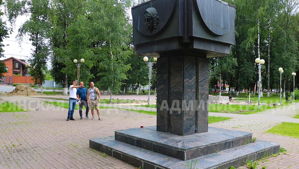 В Брянске мемориальный комплекс «Лесные сараи» обновят до сентября