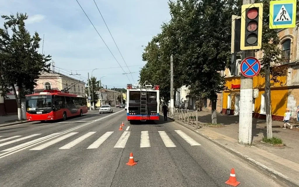 В Брянске водитель троллейбуса сбил 14-летнего подростка на «зебре»