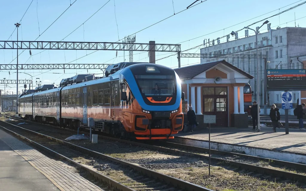 Расписание двух пригородных поездов в Брянской области изменится с 18 июля в связи с ремонтными работами