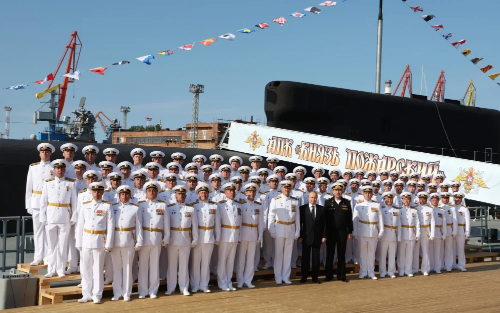 Руководители Брянска поздравили моряков с Днем Военно-морского флота России