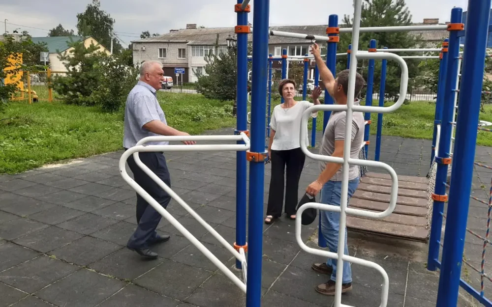 В Погарском районе проверили состояние спортивных площадок в рамках партпроекта «Здоровое будущее»