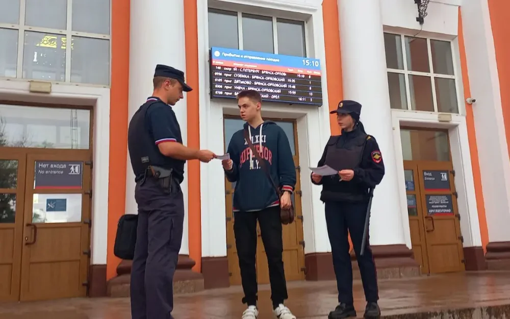 В Брянске транспортные полицейские напомнили пассажирам о кибербезопасности 