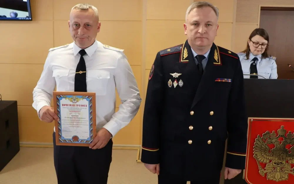 Брянские сотрудники ГАИ отметили профессиональный праздник