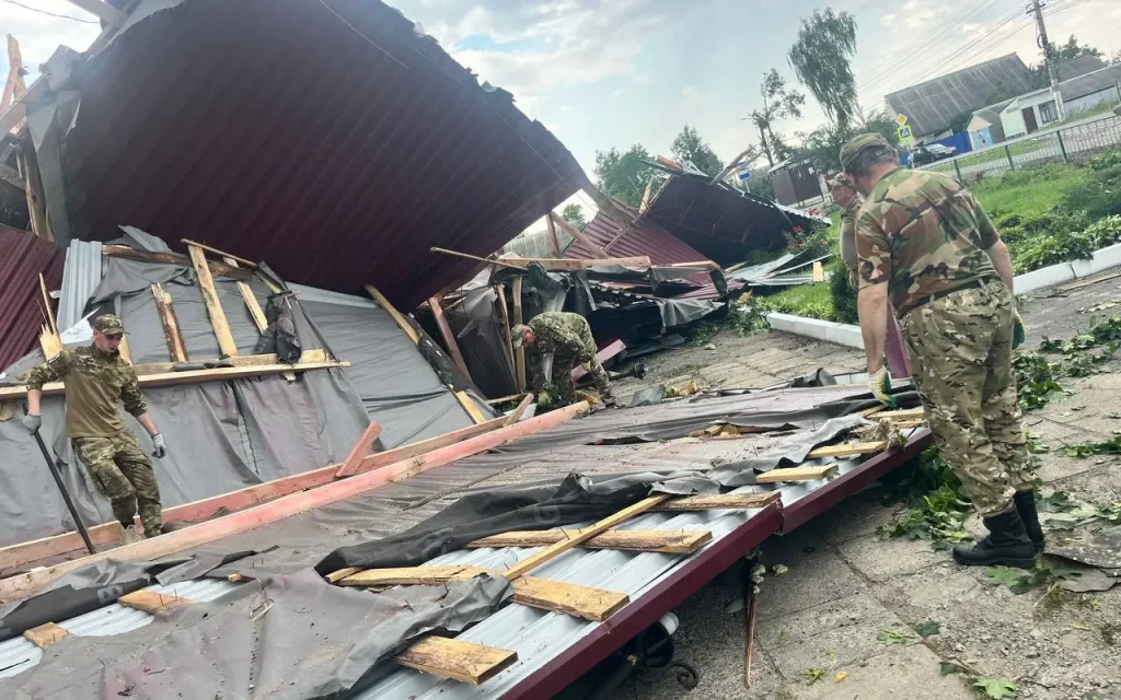 Брянские «Барсы» первыми пришли на помощь жителям Климова после урагана