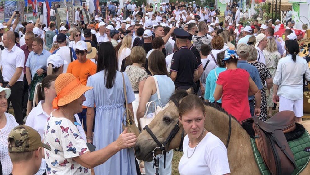 На выставке «День поля» брянский губернатор Богомаз обошёл подворья