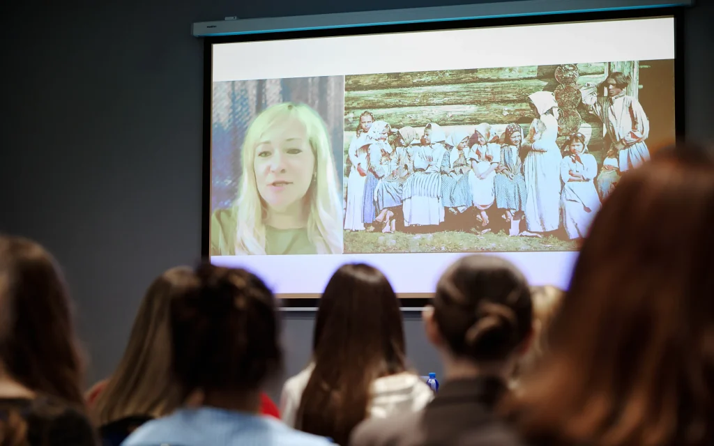 Историк на форуме «Гедеон Рихтера» рассказала о культурных табу вокруг женского здоровья