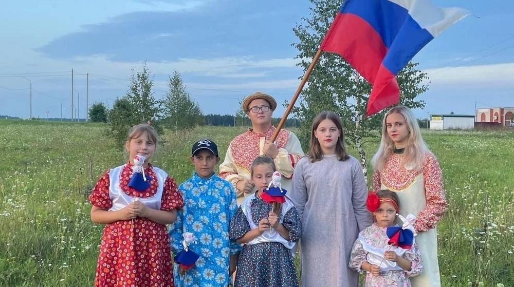 Патриотические снимки с триколором жителей Брянской области вошли в виртуальную выставку «Музея Победы»