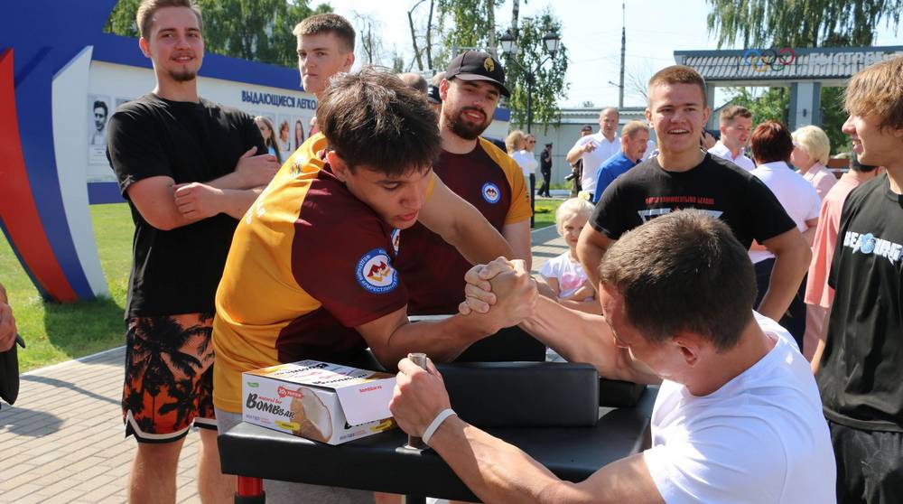 Подарок ко Дню физкультурника: в Брянске состоялся грандиозный праздник