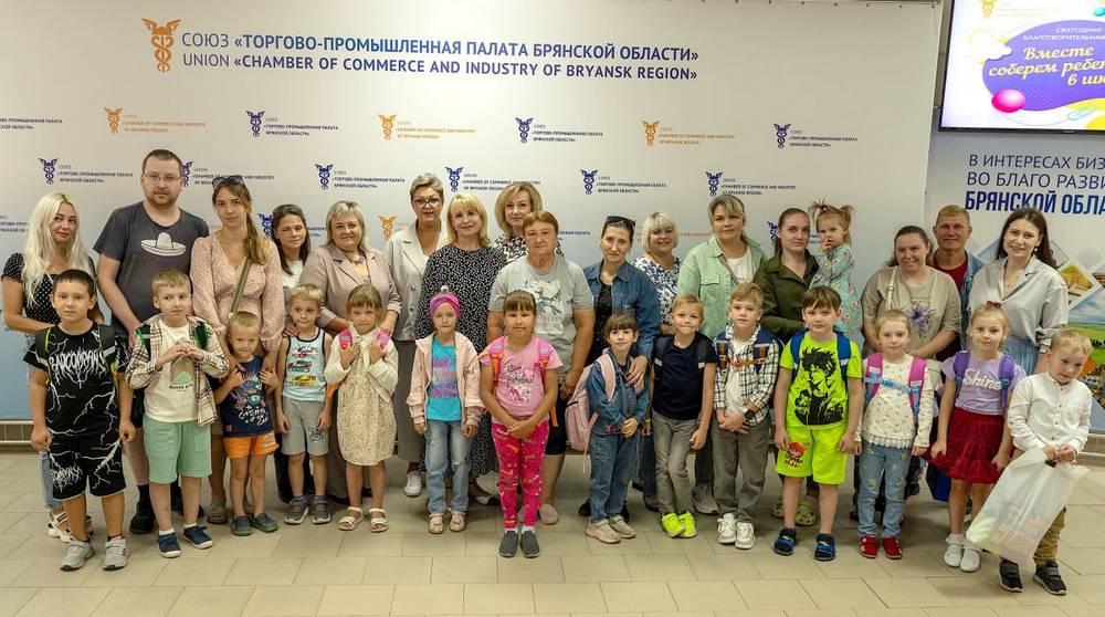 В Брянске продолжается акция «Собери ребёнка в школу»