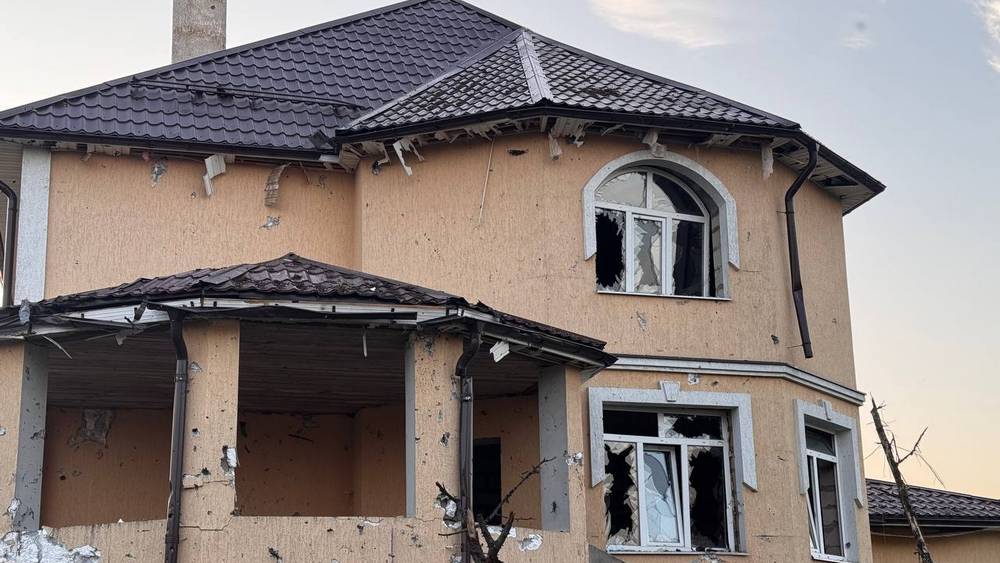 «Этот свинолет пролетел в 5.45»: атака БПЛА на дом в Брянске вызвала вопросы