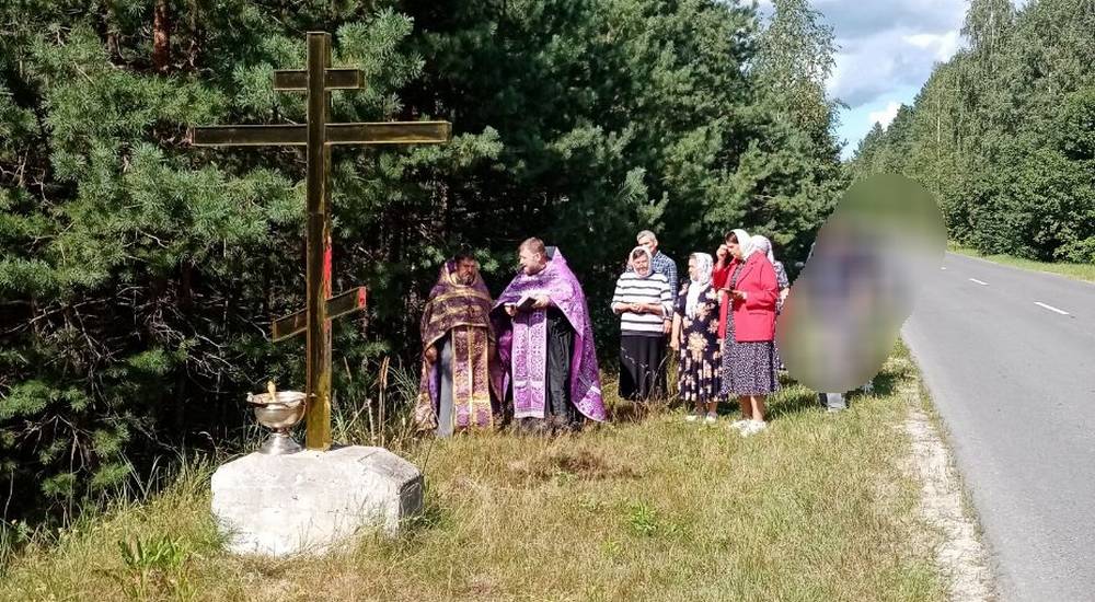 На местах разрушенных храмов в Суземском благочинии установили поклонные кресты