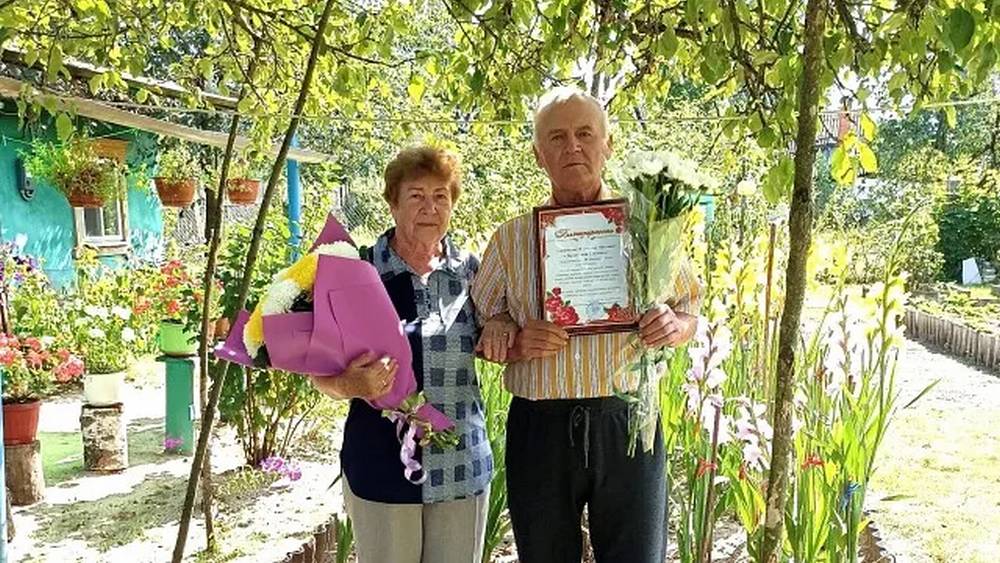 Вместе 55 лет: супруги Грибановы из Брянской области отпраздновали изумрудную свадьбу