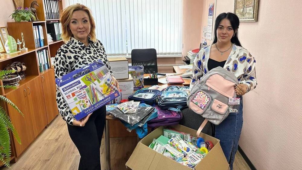 Брянские добровольцы передали подарки детям из социального центра