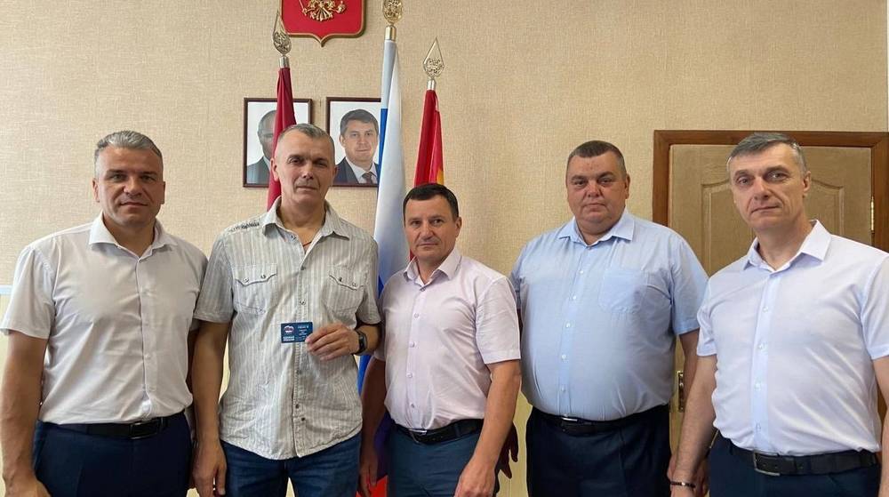 Боец добровольческого отряда «Барс-Брянск» Олег Симбирев вступил в ряды «Единой России»