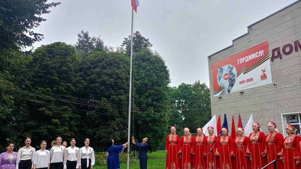 В селе Гордеевка отмечают праздник – День Государственного флага Российской Федерации