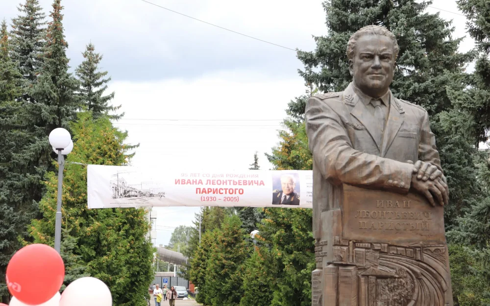 В Брянске железнодорожники провели митинг и велопробег в честь 95-го дня рождения Ивана Леонтьевича Паристого
