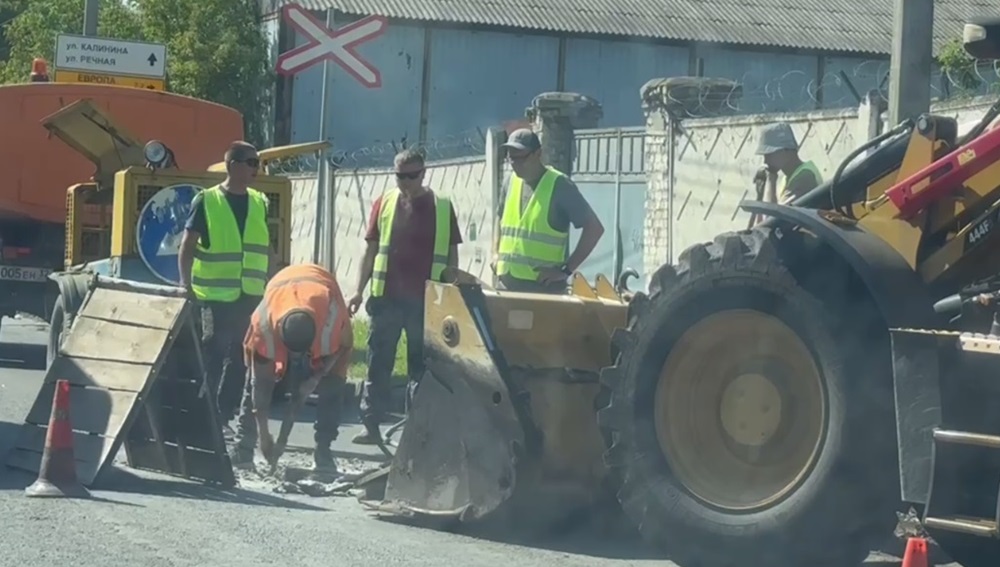 Жители Брянска рассказали об огромных пробках из-за работ на улице Калинина