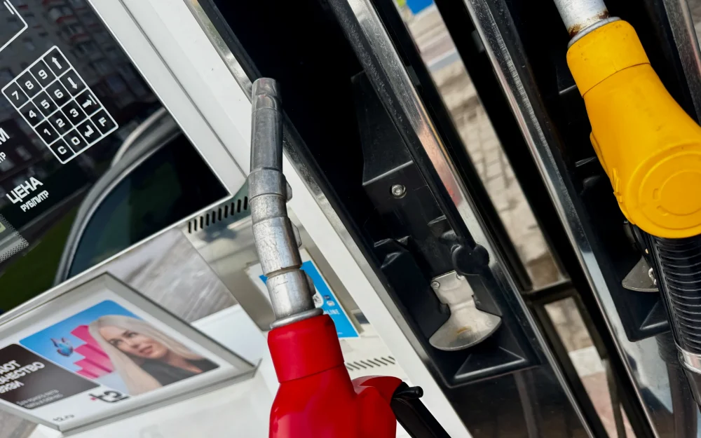 Опубликовано видео перевернувшегося на АЗС в Брянске автомобиля