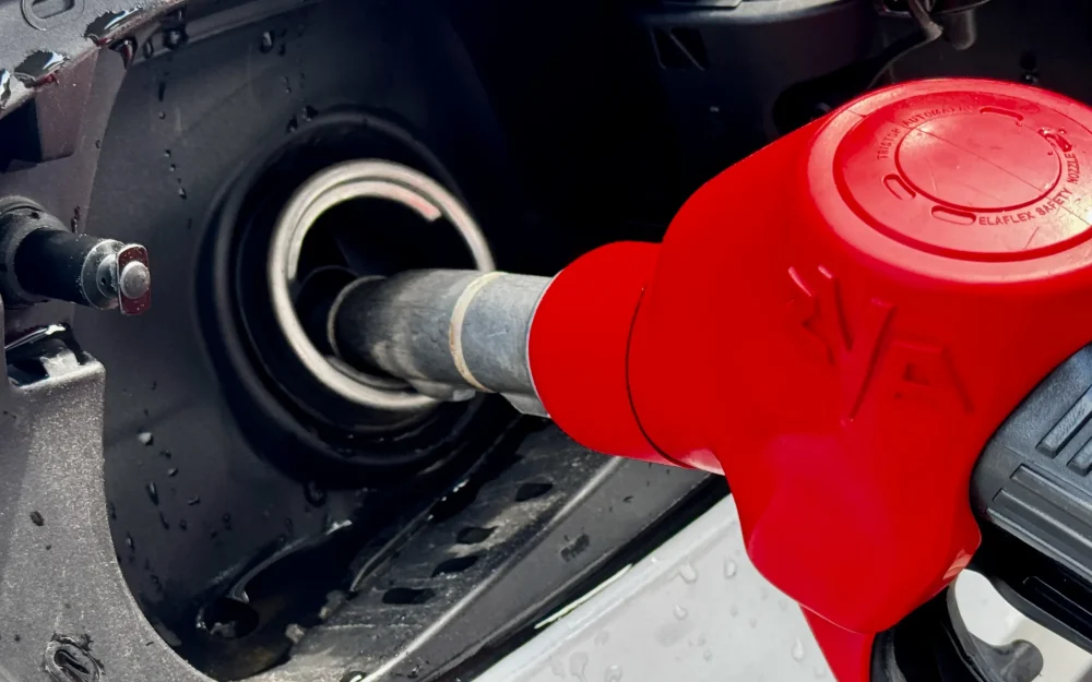 Брянским водителям сообщили, где самый дешевый бензин в Центральной России