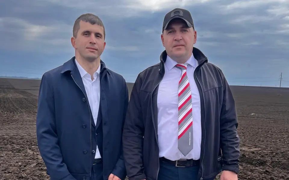 От отца к сыну: как традиции и цифровые технологии Ростсельмаш работают на брянских полях