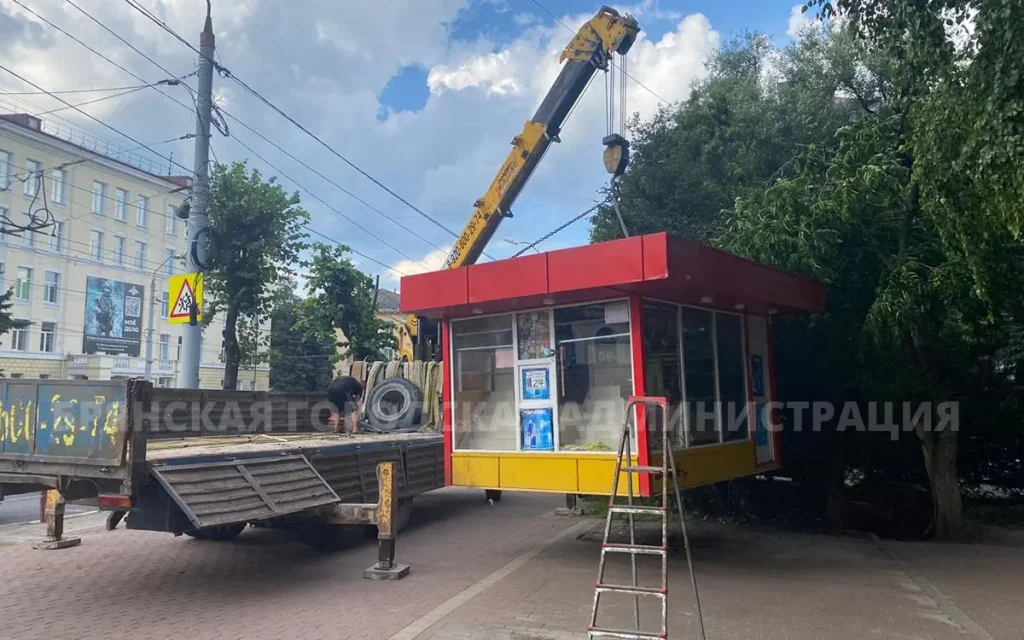 С улиц Брянска в 2025 году убрали 44 незаконных ларька и 150 гаражей
