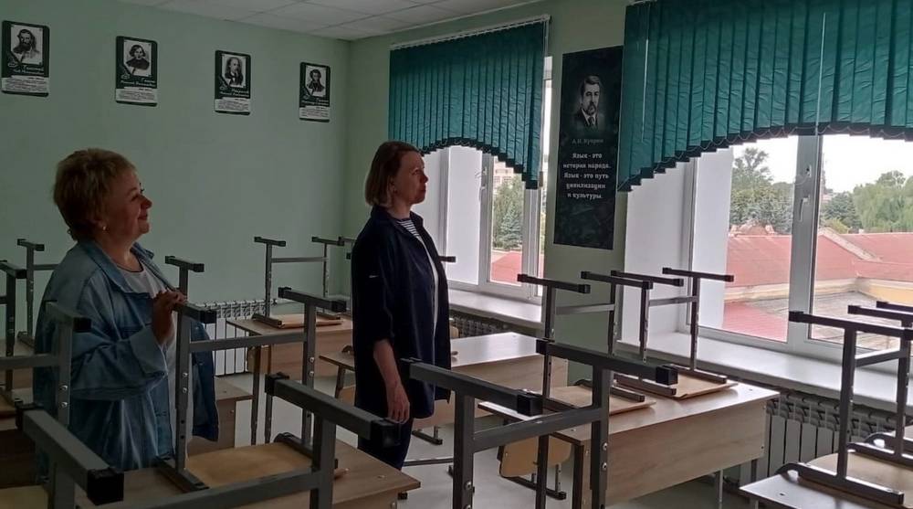 Партийный десант «Единой России» оценил капитальный ремонт в Трубчевской школе №1