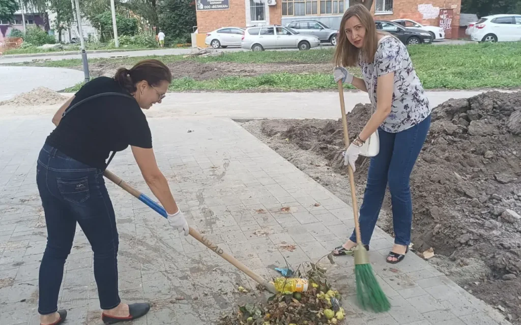 В ходе санитарной пятницы в Брянске убрали более 30 кубометров мусора