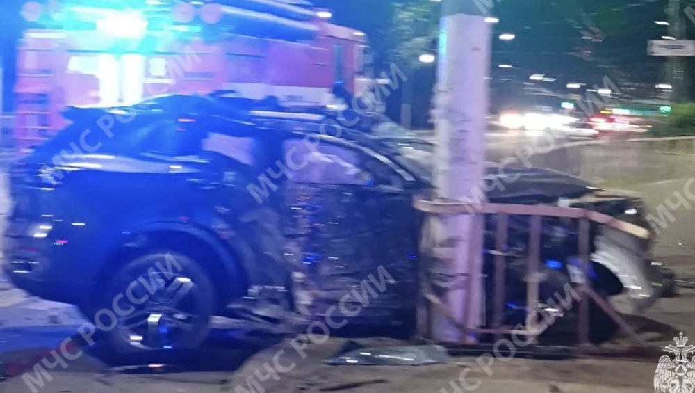 В Брянске  на проспекте Станке Димитрова в серьёзное ДТП попали два автомобиля