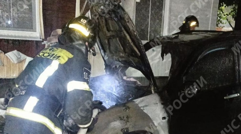 В Клинцах Брянской области при загадочных обстоятельствах сгорел автомобиль