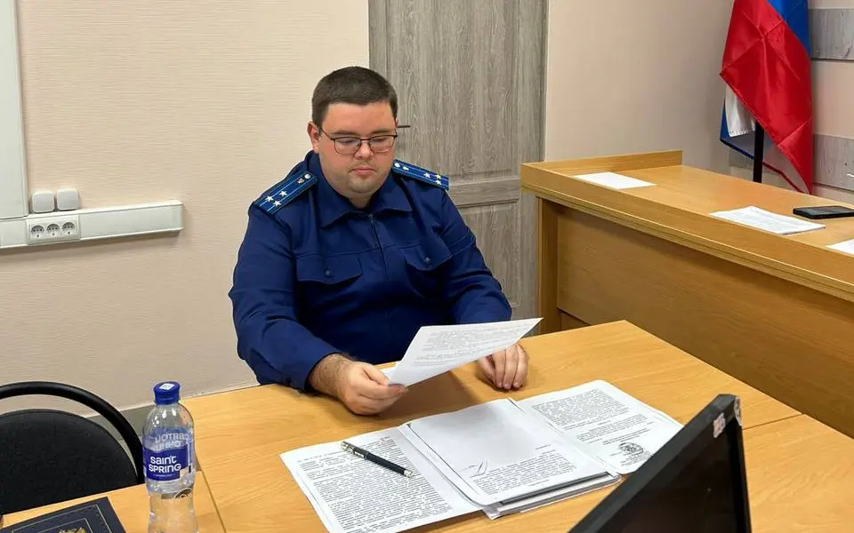 Над брянским таможенником повис 15-летний срок за миллионную взятку