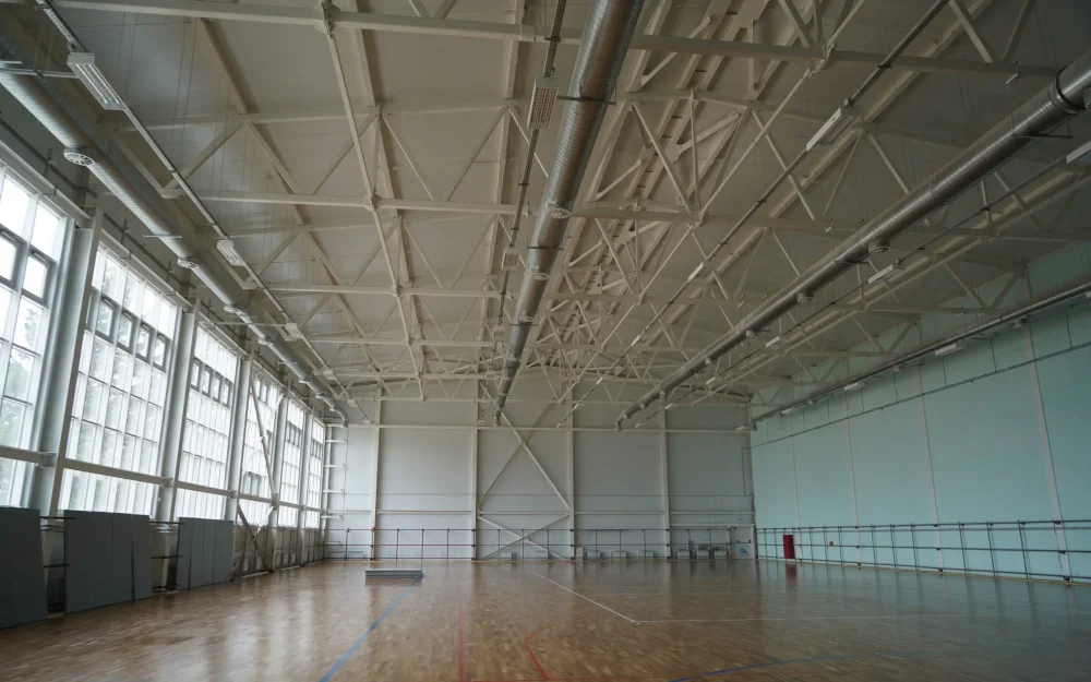 Губернатор Брянской области Александр Богомаз посетил строящийся спортивно-оздоровительный комплекс в поселке Локоть