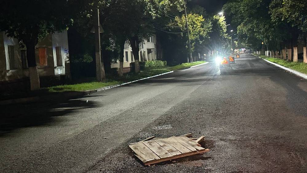 Поддоны летят во все стороны: брянцев обескуражил «убийственный» ремонт дороги