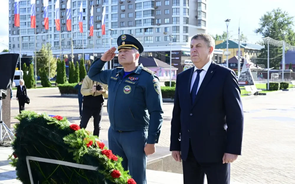 Глава МЧС Александр Куренков посетил Брянск и встретился со спасателями