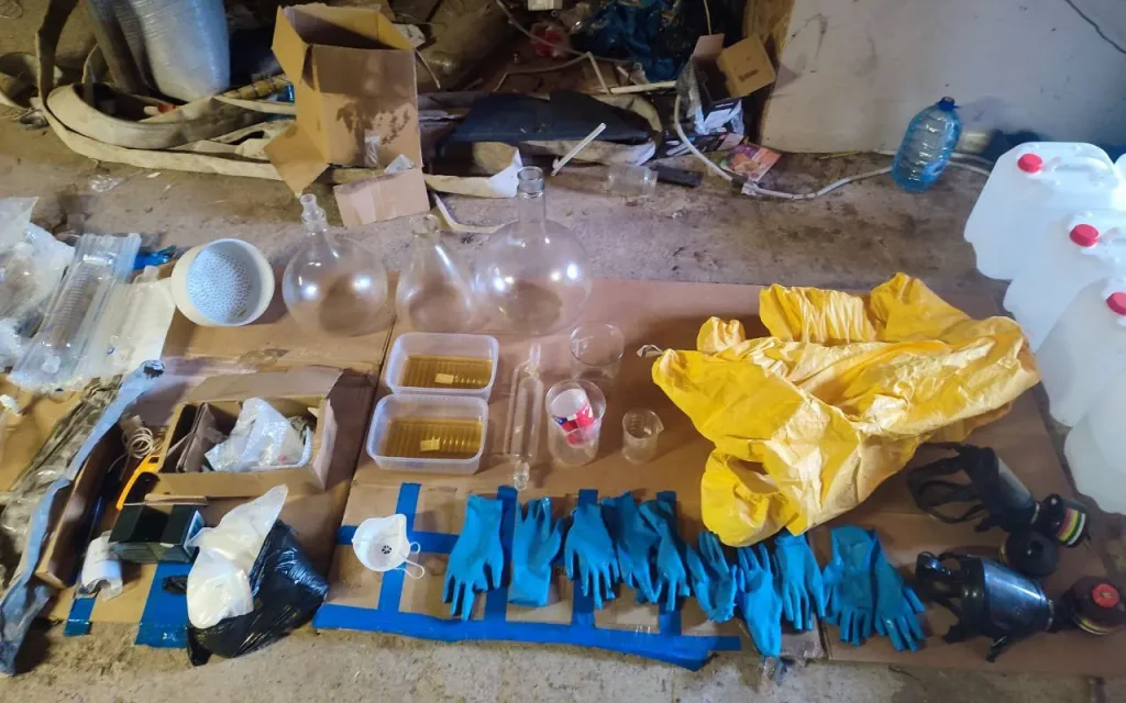 На брянском хуторе Поляковка ликвидировали нарколабораторию