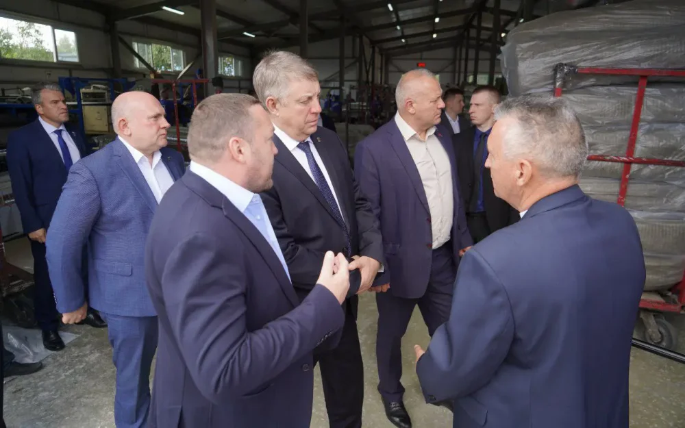 Александр Богомаз оценил развитие промышленности и соцсферы Дятьковского района