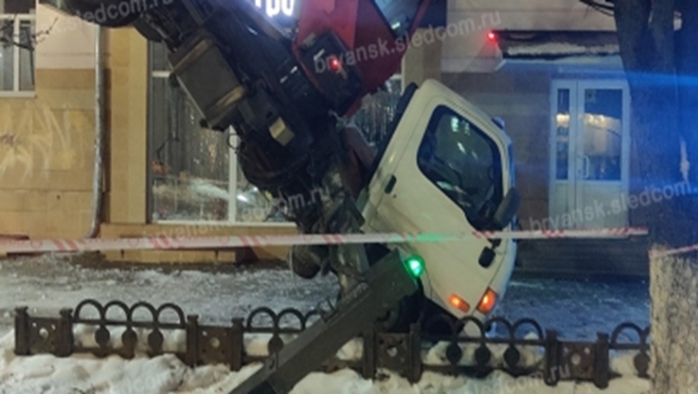 Житель Брянска ответит за травму сбивавшего лёд с крыш работника