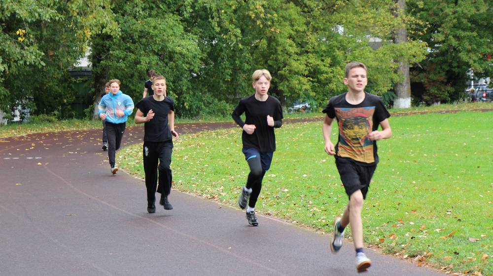 В Локте провели кросс, посвященный учителю физкультуры Владимиру Малахову