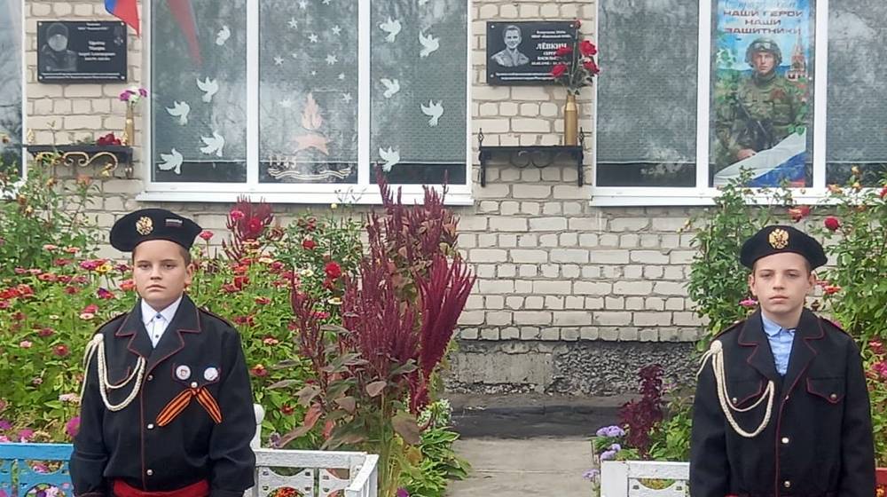 Мемориальную доску брянскому воину СВО открыли на здании Бяковской школы