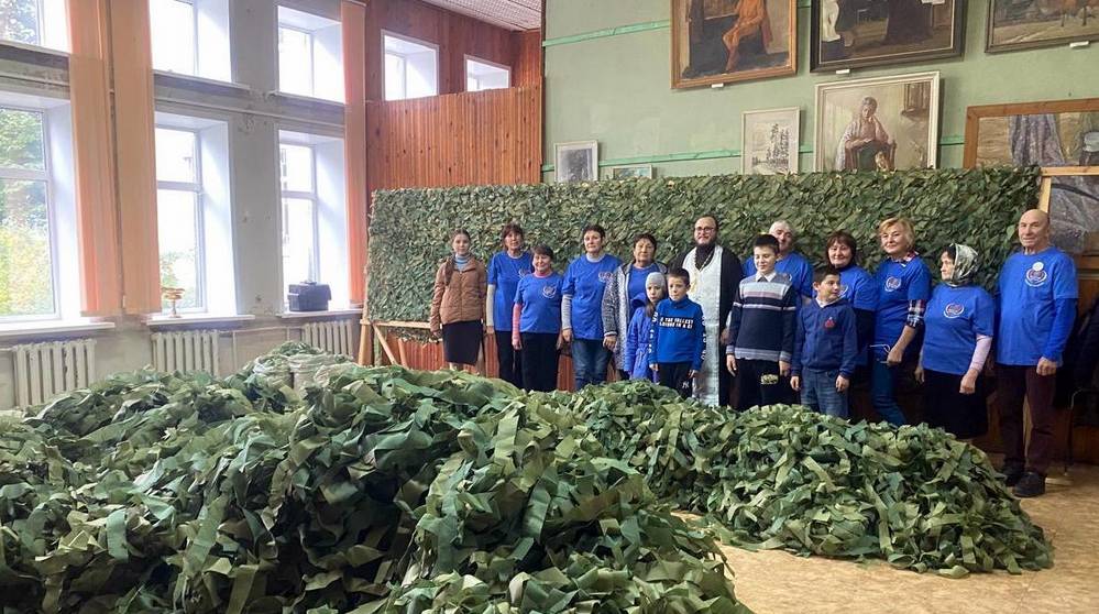 Благочинный Навлинского церковного округа посетил «серебряных» волонтеров