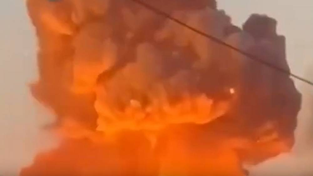 Три завода заполыхали после мощного удара по Днепропетровску