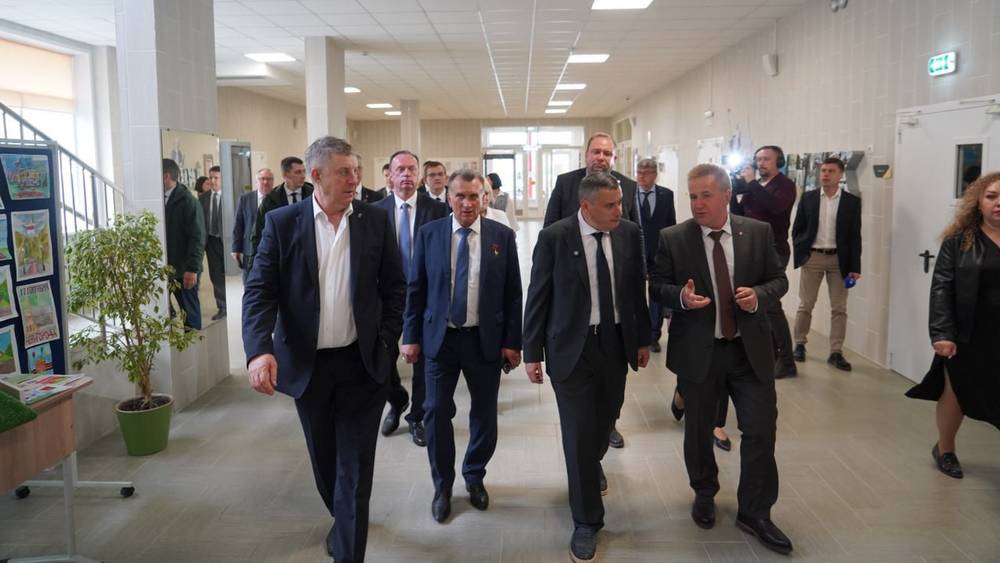 Хинштейн: в Брянске строительство школ обходится втрое дешевле, чем в Курске