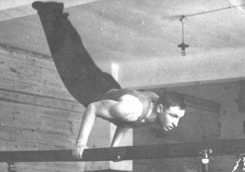 В Локте провели кросс, посвященный учителю физкультуры Владимиру Малахову