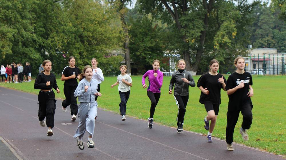 В Локте провели кросс, посвященный учителю физкультуры Владимиру Малахову