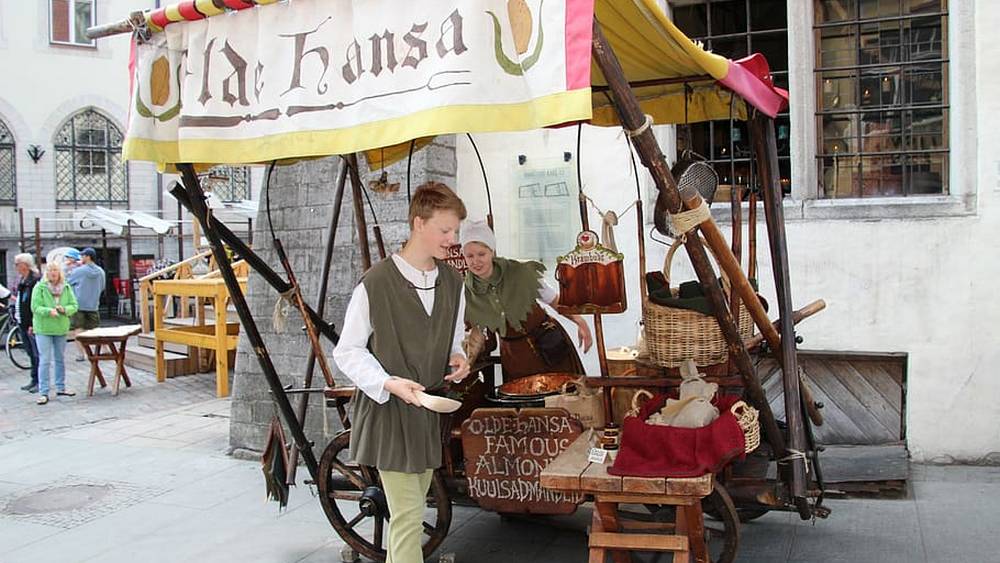 Брянца удивили «голодные» очереди бредущих в Россию эстонцев