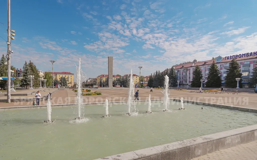 На площади Партизан в Брянске после ремонт заработал фонтан