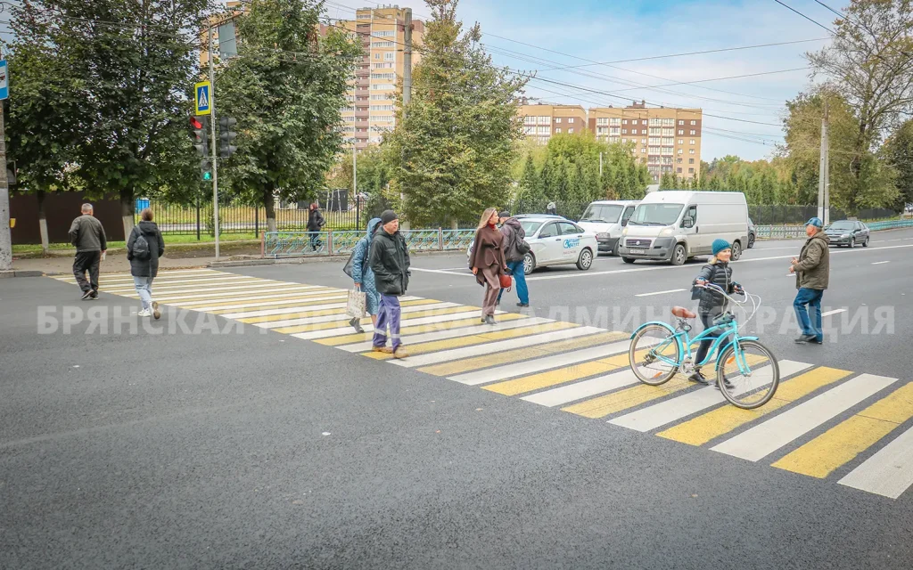 В Брянске на Красноармейской ГАИ наказала 20 промчавшихся на красный свет лихачей