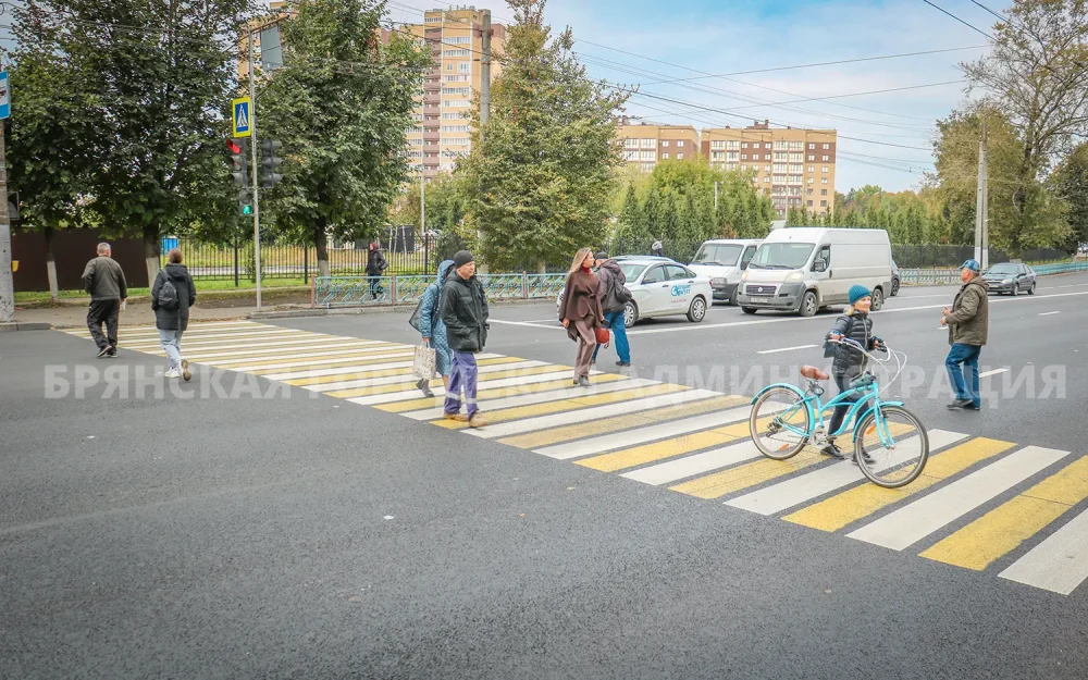 В Брянске на Красноармейской ГАИ наказала 20 промчавшихся на красный свет лихачей