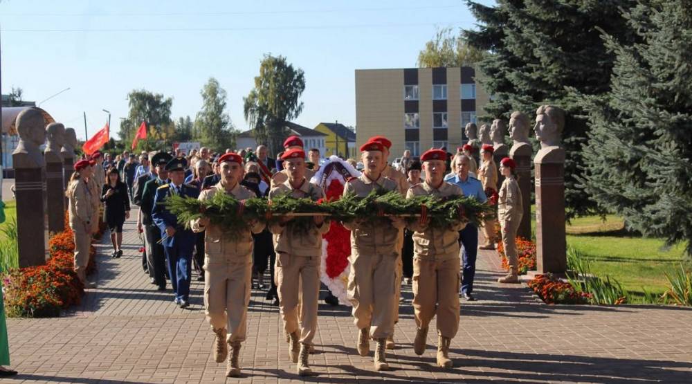 В Мглине прошли памятные мероприятия к 82-й годовщине освобождения от фашистских захватчиков
