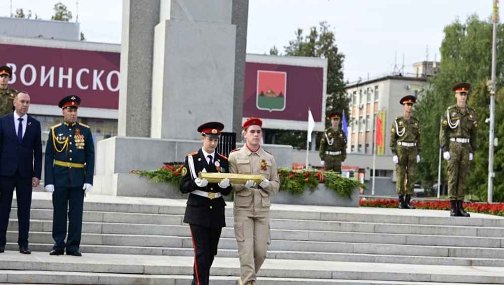 Брянский кадет Фёдор Симоненко передал ветерану войны памятную гильзу