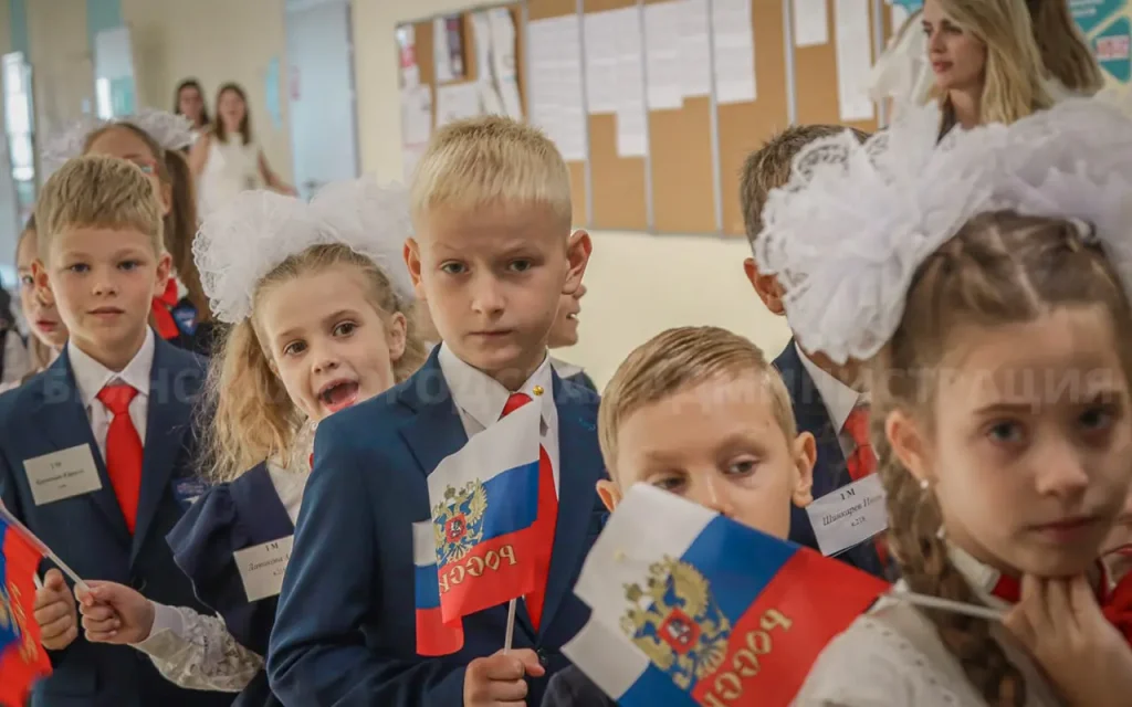 В Брянске 5 тысяч первоклассников пошли в школу 1 сентября